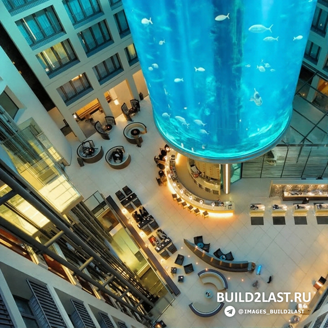 Гостиница в Берлине с аквариумом из оргстекла